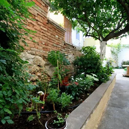 Colorful 110 M2 House In Chania Center! Χανιά